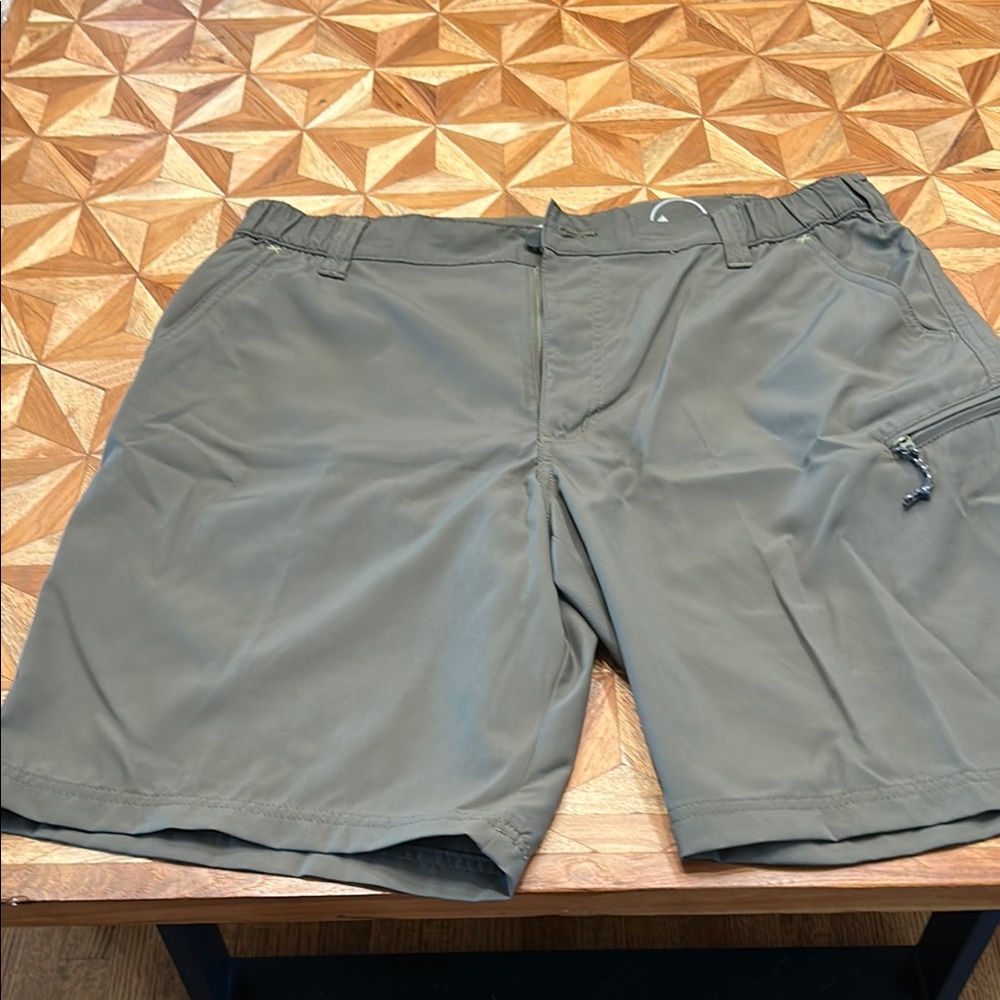 Wrangler ATG cargo shorts (olive)